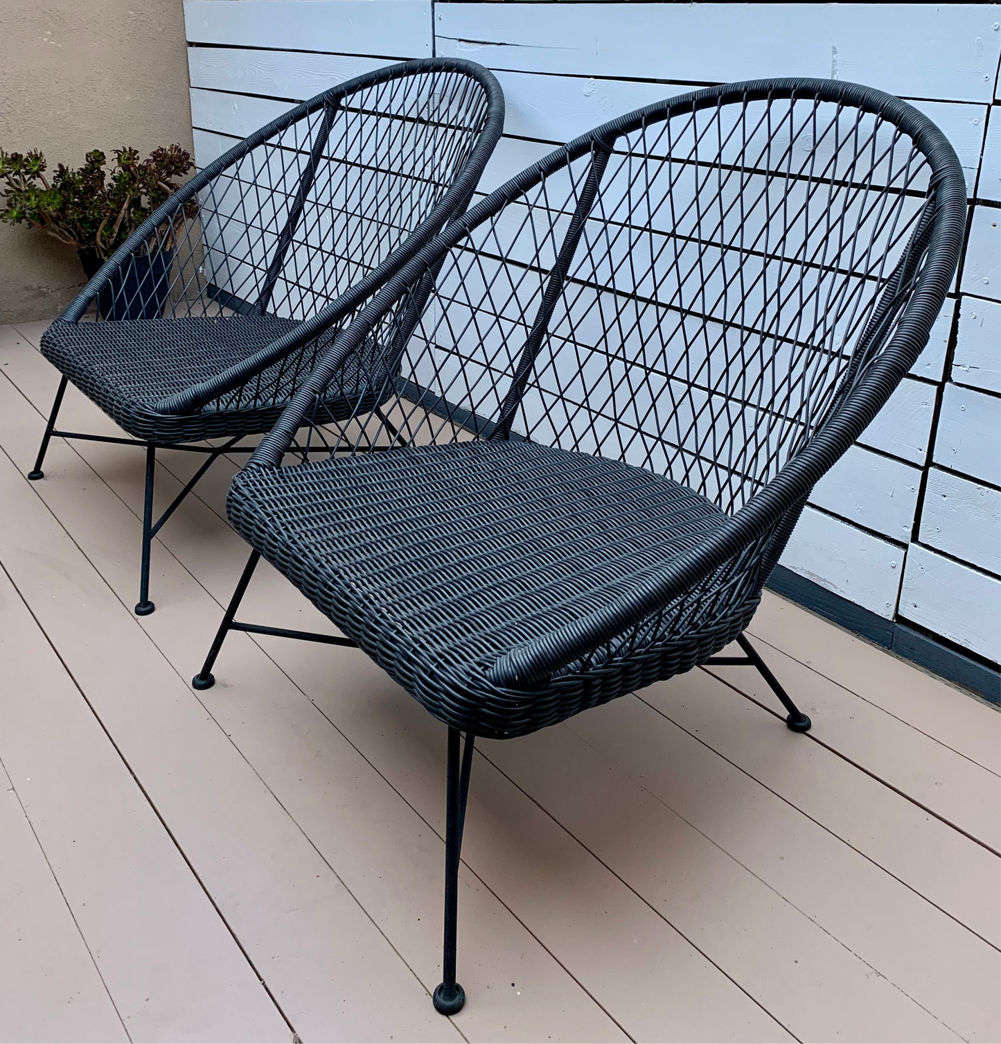 2 OUTDOOR OR INDOOR LARGE BLACK ALUMINUM STEEL & WHITE CUSHION MODERN COASTAL CHAIRS