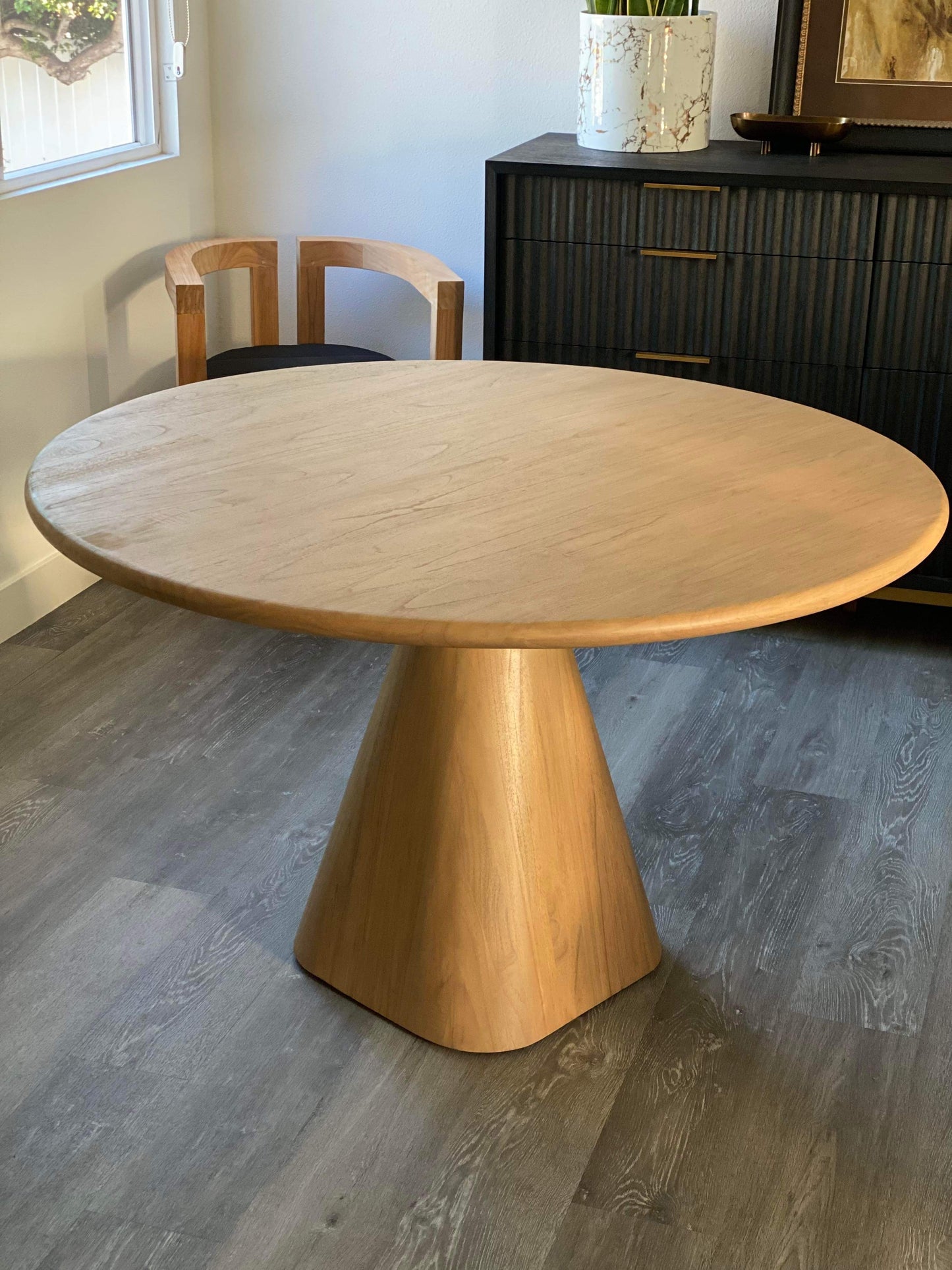 SOLID OAK COASTAL ROUND DINING TABLE 48” ARTICLE