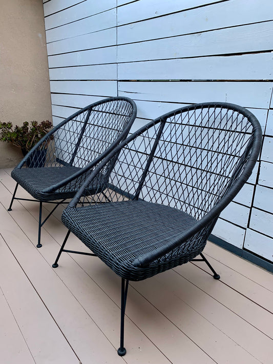 2 OUTDOOR OR INDOOR LARGE BLACK ALUMINUM STEEL & WHITE CUSHION MODERN COASTAL CHAIRS