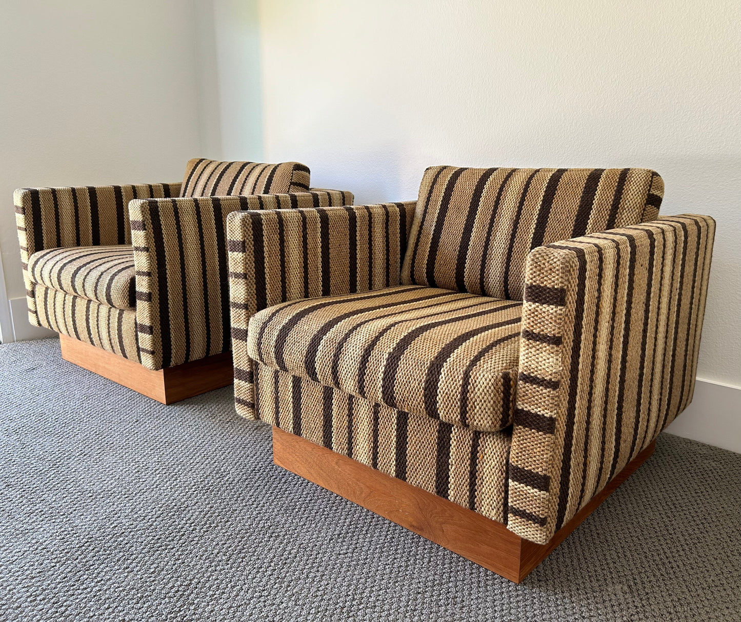 PAIR OF VINTAGE 1960s MID CENTURY STYLE MILO BAUGHMAN STYLE CUBE LOUNGE CHAIRS